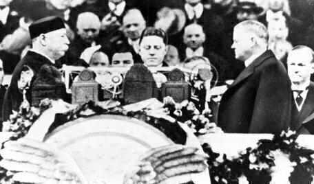 Taft administers oath to Hoover, 1929